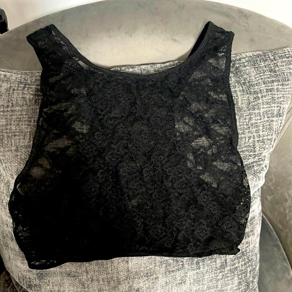 Lace cropped top H&M ✨5 for $25✨Bundle and Save!